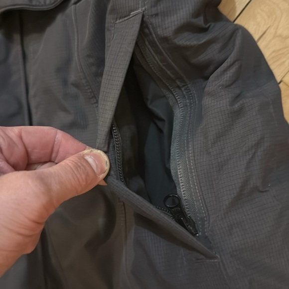 North face women’s winter coat - Picture 5 of 17